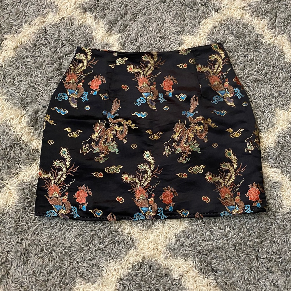 Women’s L Dragon Print Mini Skirt